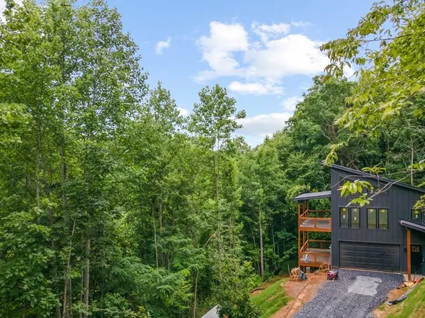 405 Oak Creek Rd, Franklin, NC 28734
