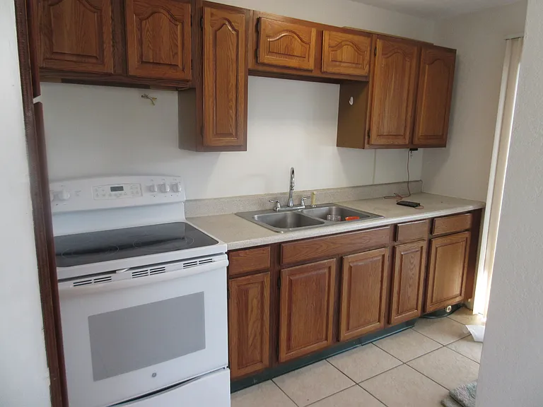 787 Orange St — Photo 8