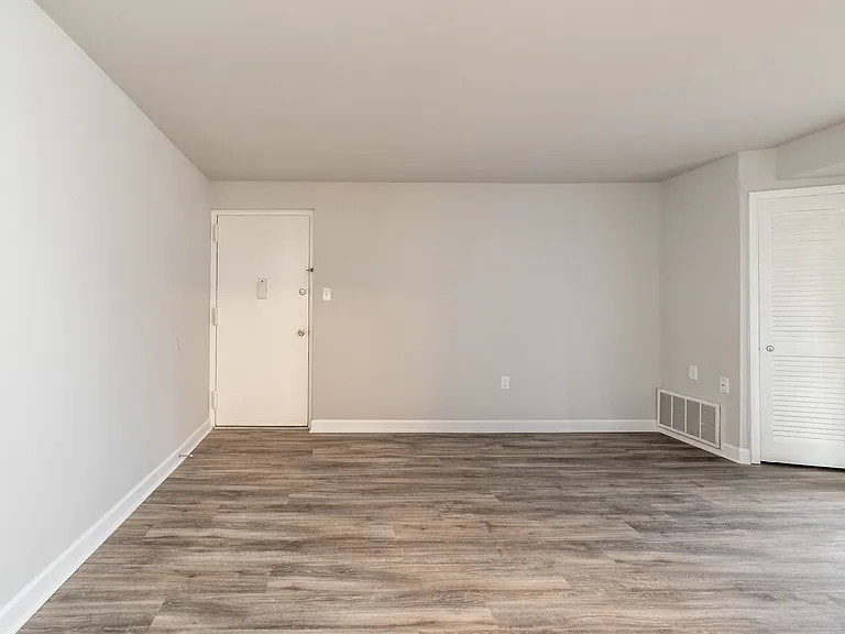 Cub Hill Apartments — Photo 10