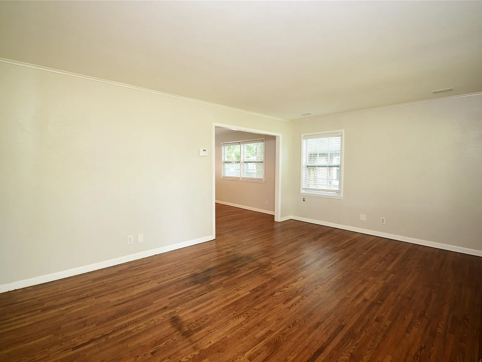 3 bed, 1.0 bath, 1170 sqft, $1,350 — Photo 4