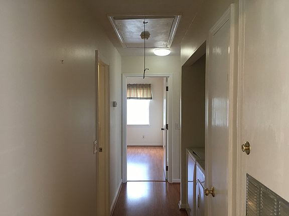 3rd image of 2844 Hillcrest Ave