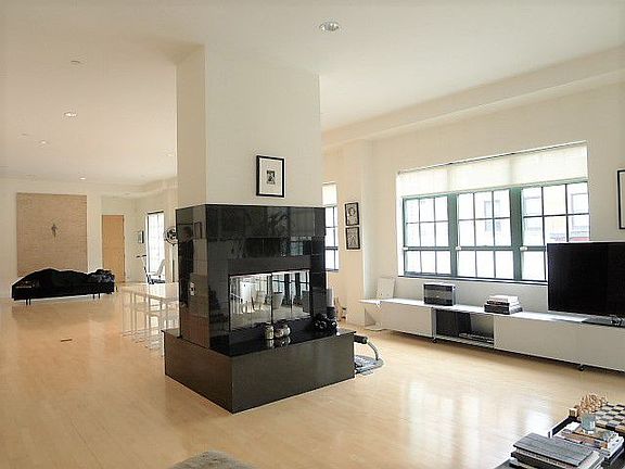 4th image of 790 Greenwich St APT 3F