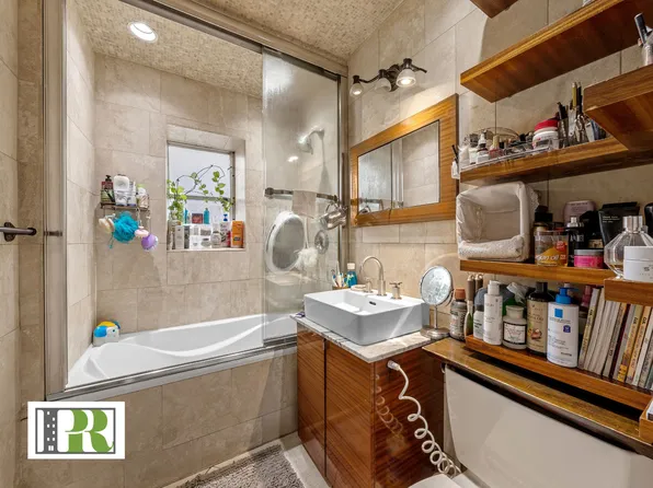 3338 Bedford Avenue image 11 of 15