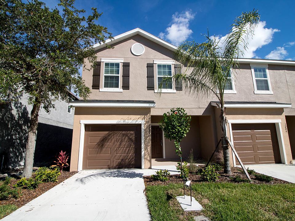 Brand-new end-unit townhome in Sarasota, FL