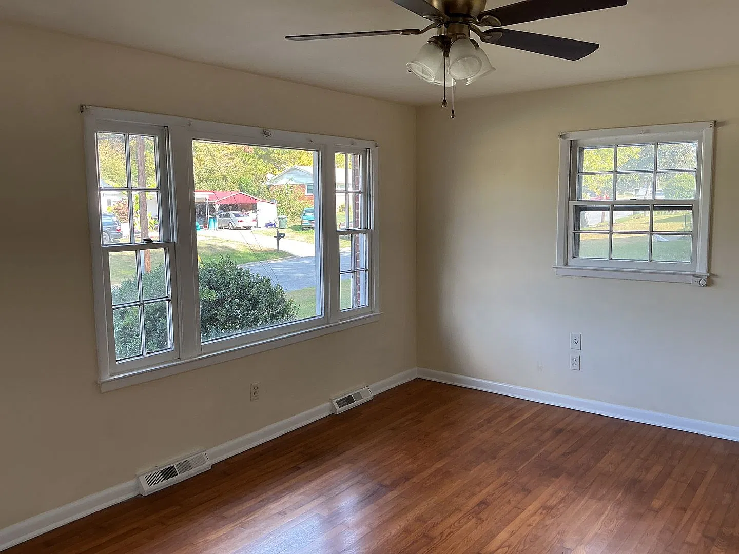 3 Bedroom 1 Bathroom House — Photo 2