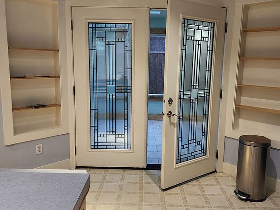Entry to sunroom
