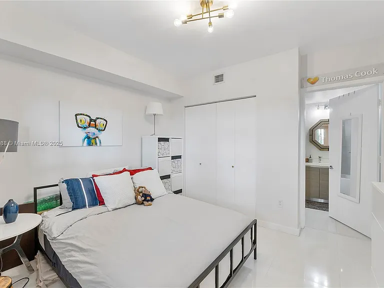 460 NE 28th St #2103 — Photo 12
