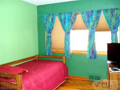 5th image of 281 Cornell Dr
