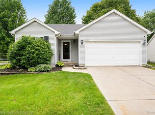 5348 Tall Oaks Dr, Grand Blanc, MI 48507