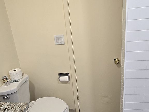 3rd image of 842 E 4th Pl