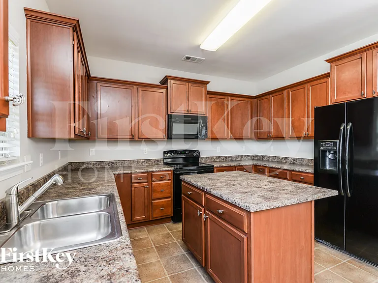 2045 Kensington Ct — Photo 8