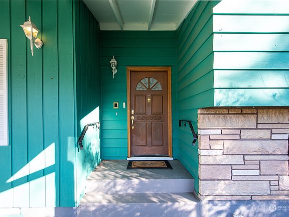 5th image of 152 S Vista Way