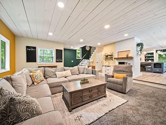 4th image of 288 Bridle Path Ln