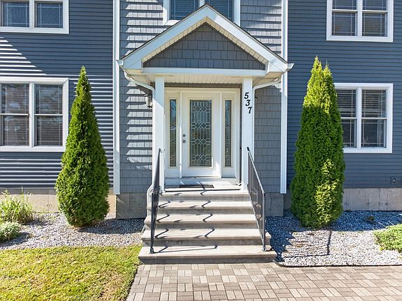 3rd image of 537 Southwick Rd