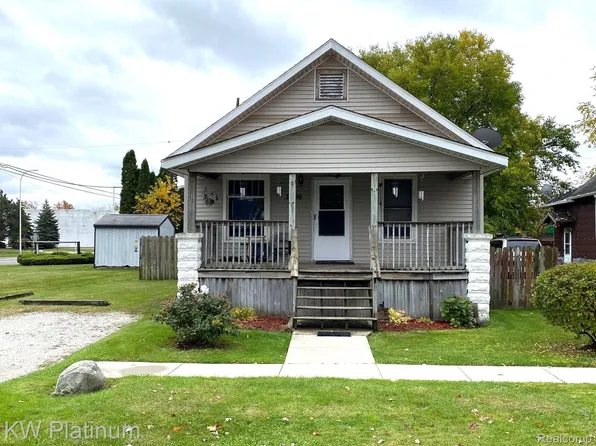 2406 Petit St, Port Huron, MI 48060
