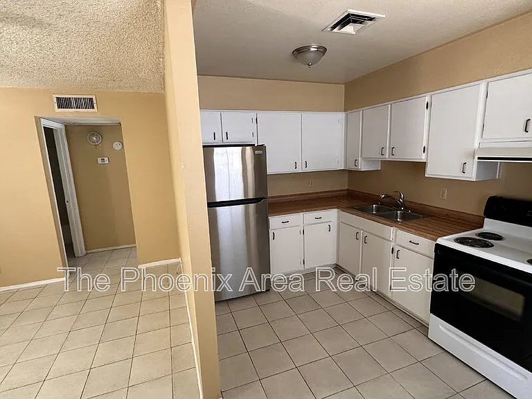 4820 E Willetta St #3 — Photo 3