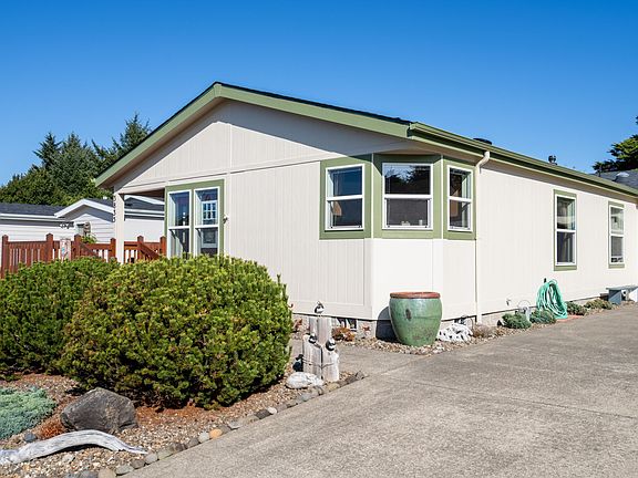 3rd image of 3835 Summit Ridge Cir
