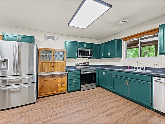 3rd image of 301 SW 13th St