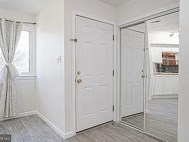 1065 Waldon Ct — Photo 2