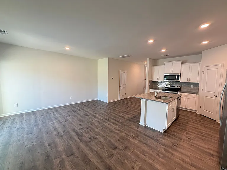 607 Struy St — Photo 6