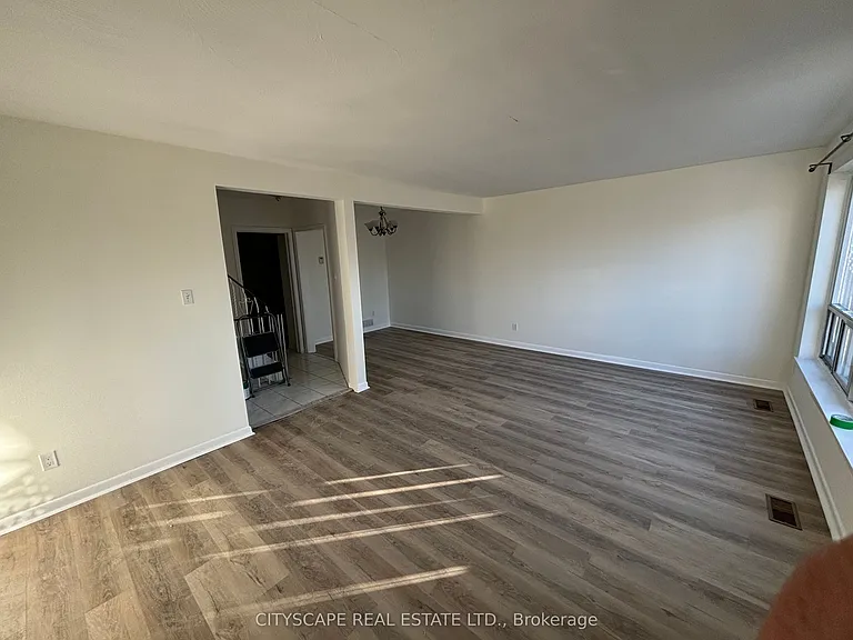 116 Guildwood Pkwy — Photo 4