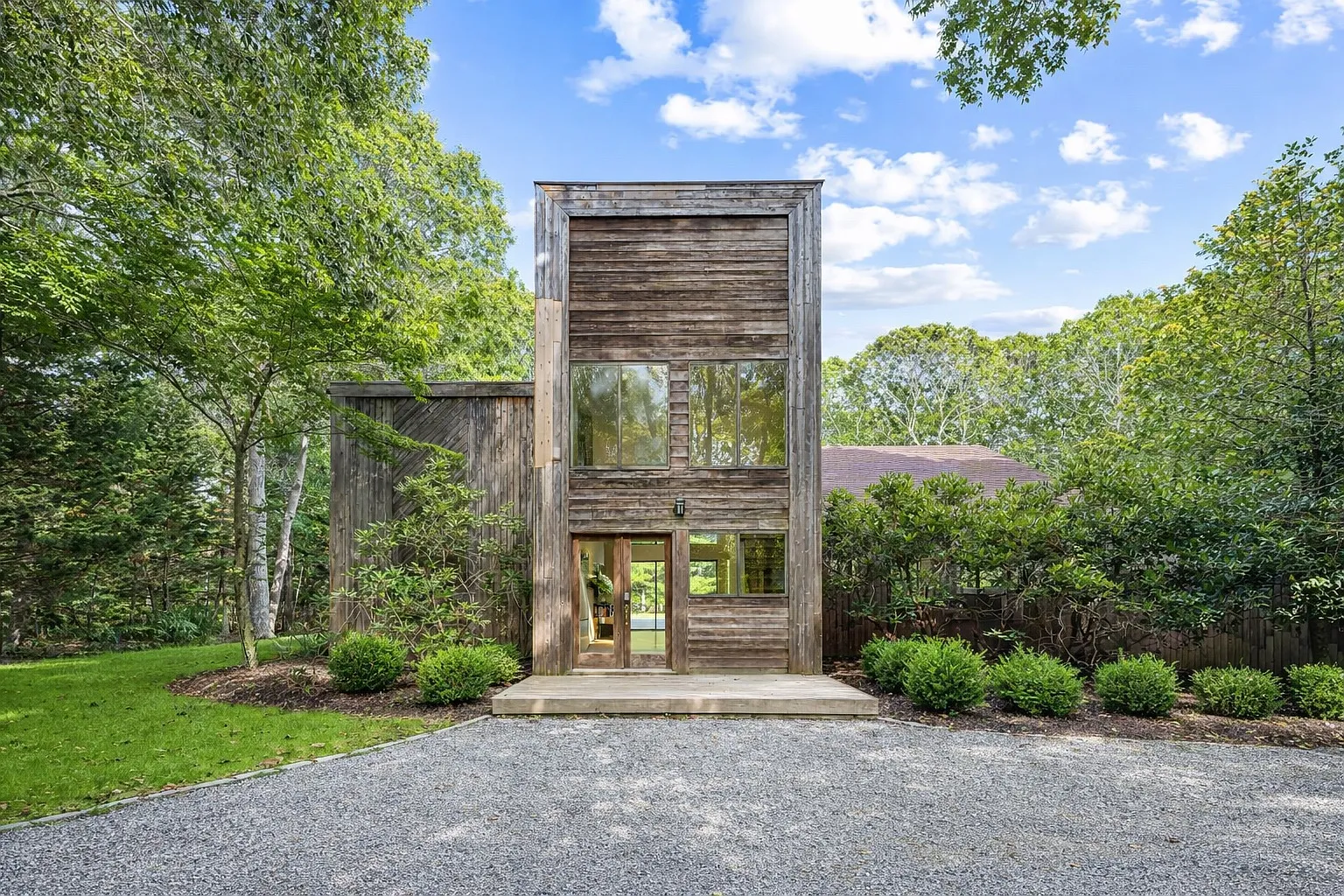 Secluded Quogue Contemporary - Year Round Rental — Photo 1