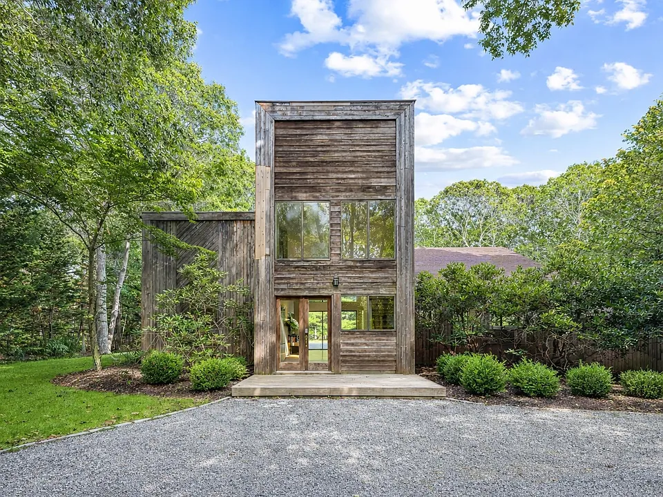 26 Woodland Way
