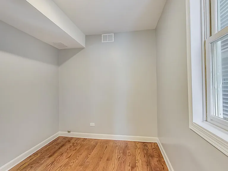 1831 W Fletcher St #1 — Photo 14