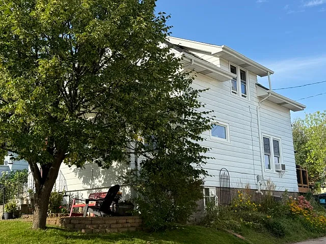 N 12th Ave E — Photo 3
