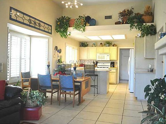 3rd image of 2520 Highvale Dr