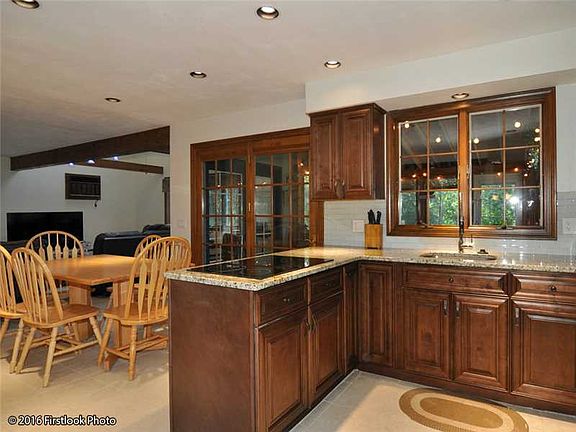 5th image of 20 Barberry Hill Rd