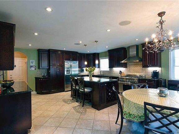 4th image of 23 Maple Dr