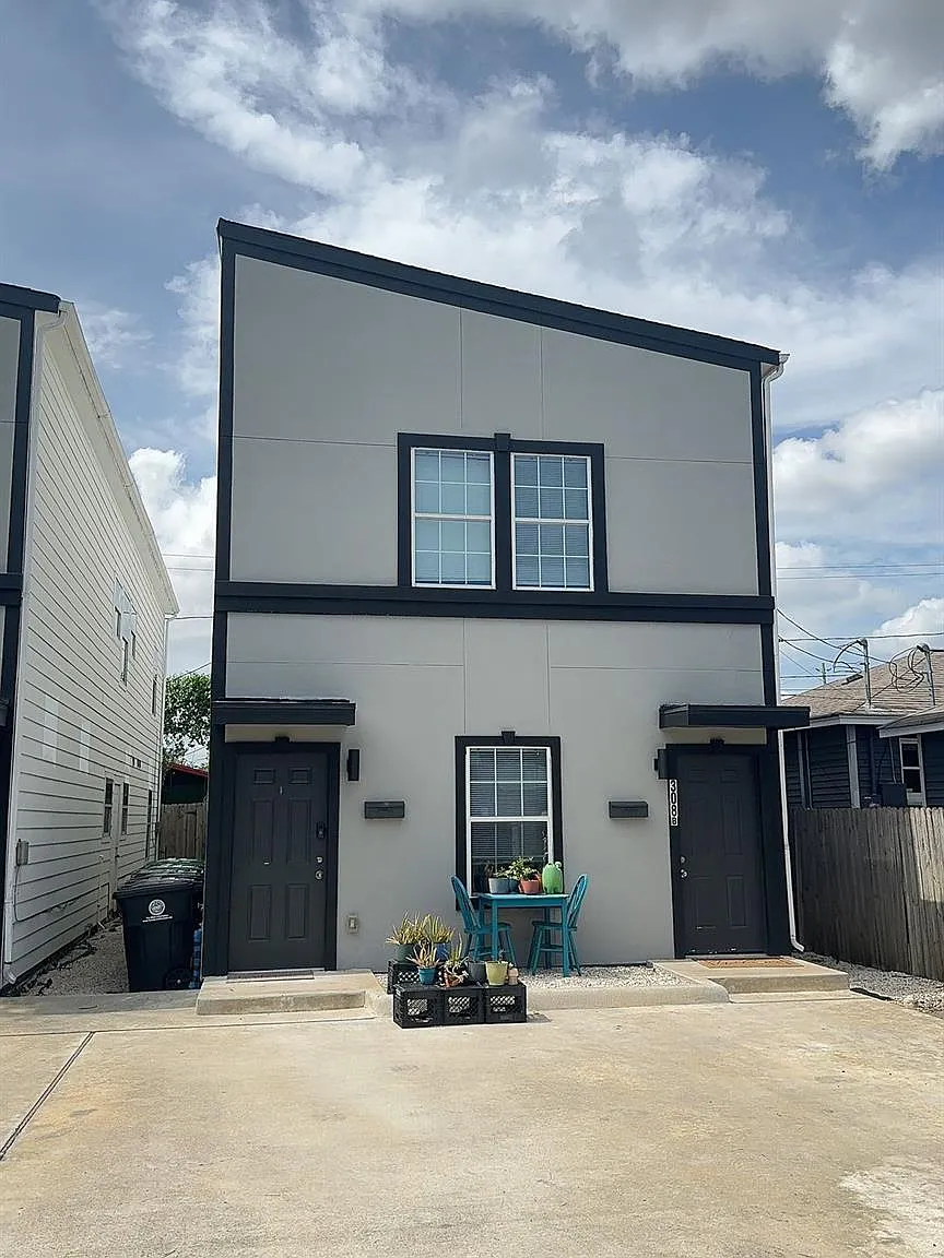 2 bed, 2.0 bath, 1045 sqft, $1,495 — Photo 1