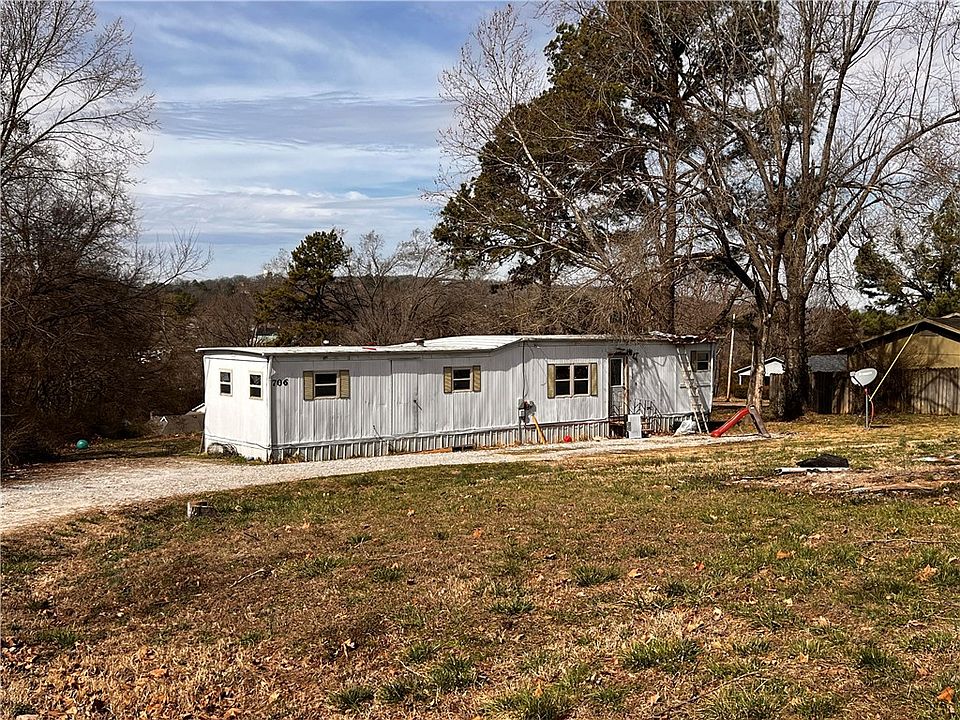 1st image of 706 S Parrott Dr