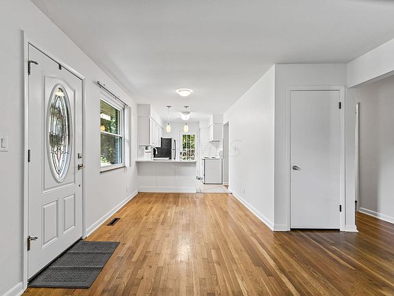 4th image of 459 E Stafford Ave