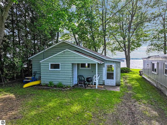 2nd image of 657 E Lake Mitchell Dr