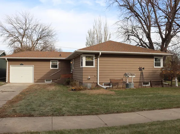 135 15th St SE, Huron, SD 57350