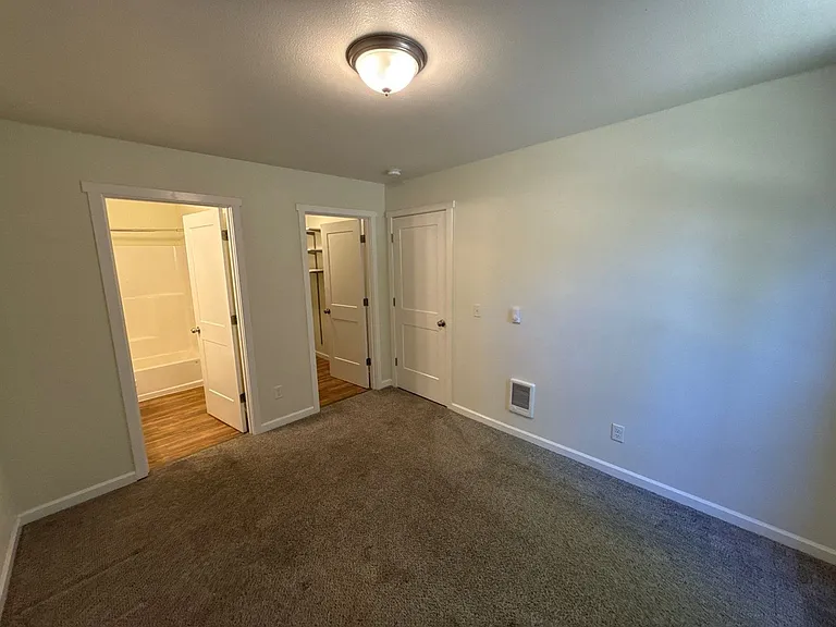 200 Railroad Ave #8 — Photo 12