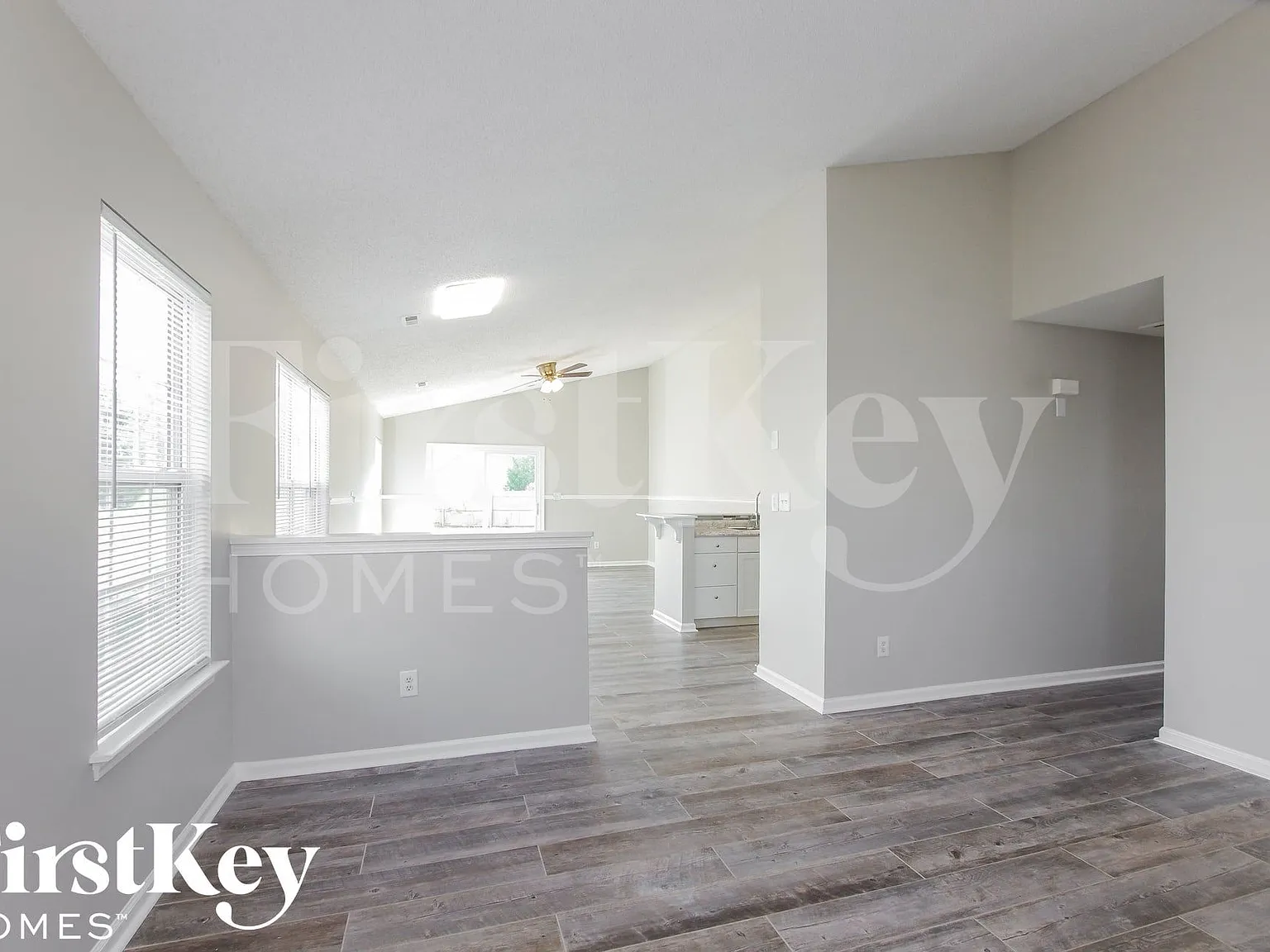 3 bed, 2.0 bath, 1300 sqft, $2,015 — Photo 4