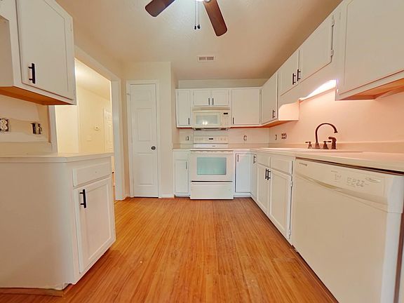 5th image of 21 Meadowood Glen Way APT C