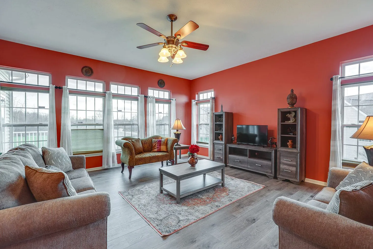 3 bed, 2.0 bath, 1797 sqft, $3,935 — Photo 2