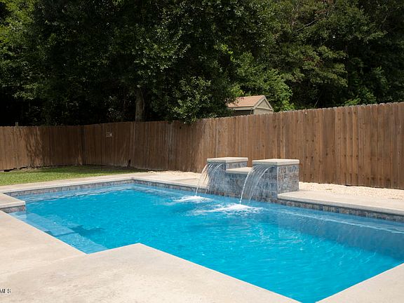3rd image of 107 White Tail Dr