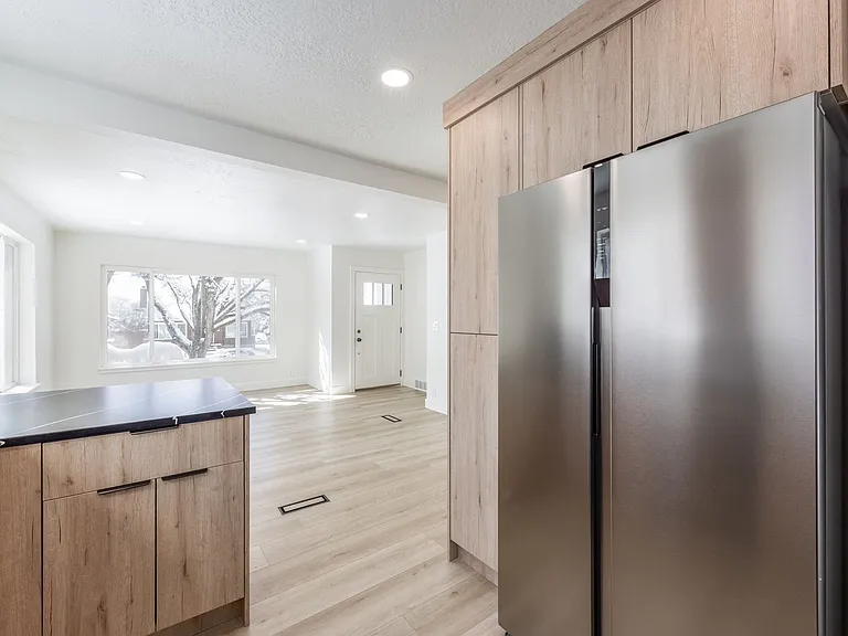 2327 E Bryan Ave — Photo 5