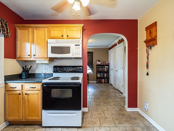 5th image of 72 Oaklawn Ave