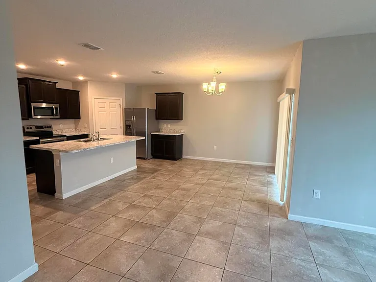619 SW Post Ter — Photo 3