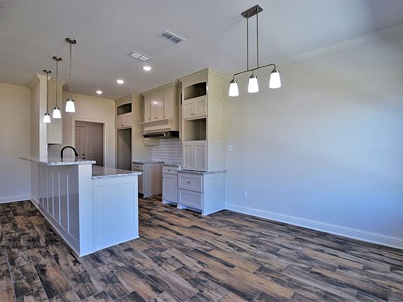 5th image of 829 Lindsey Ln