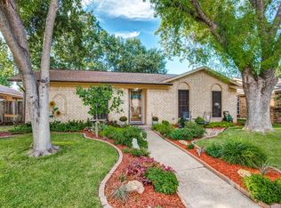 954 Meadowdale Cir, Garland, TX 75043