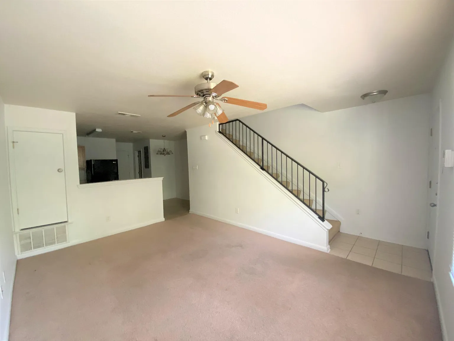 2 bed, 1.5 bath, 950 sqft, $799 — Photo 3