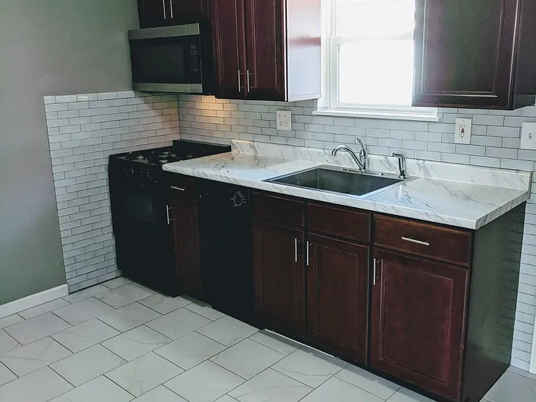 1239 Kraft St — Photo 2