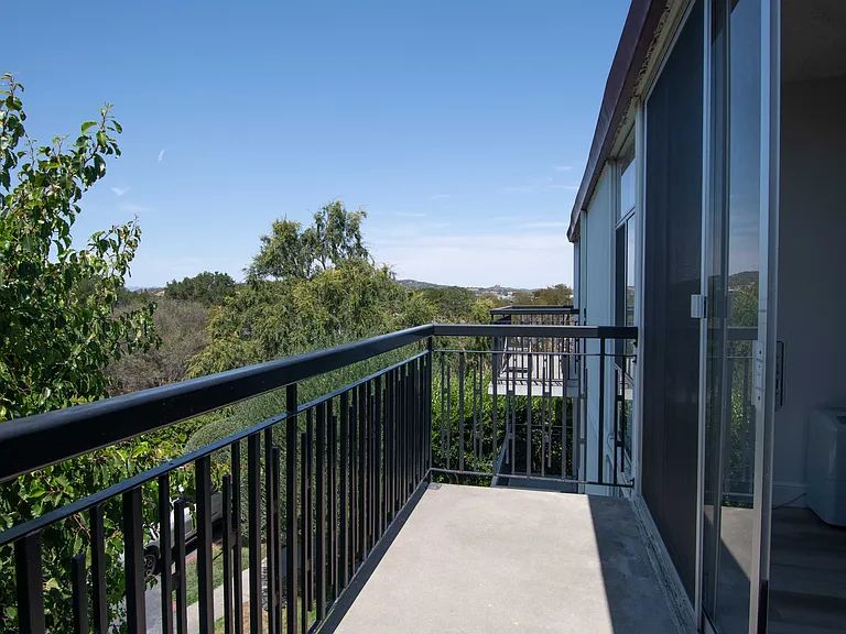 325 Rowland Boulevard — Photo 13